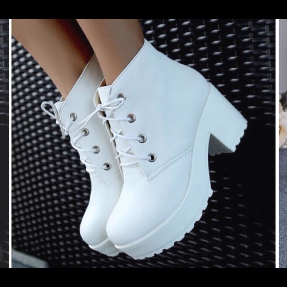 90s waterproof chunky heel boots.